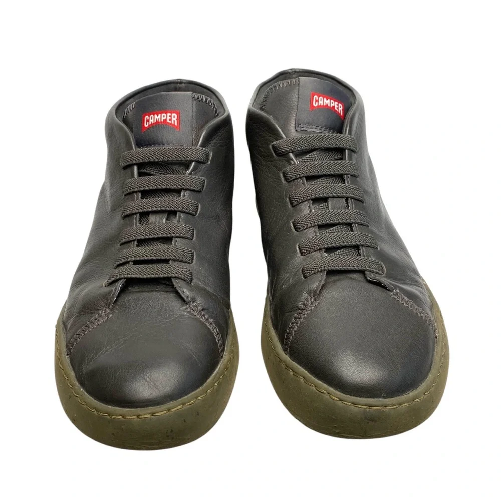 Camper these gray